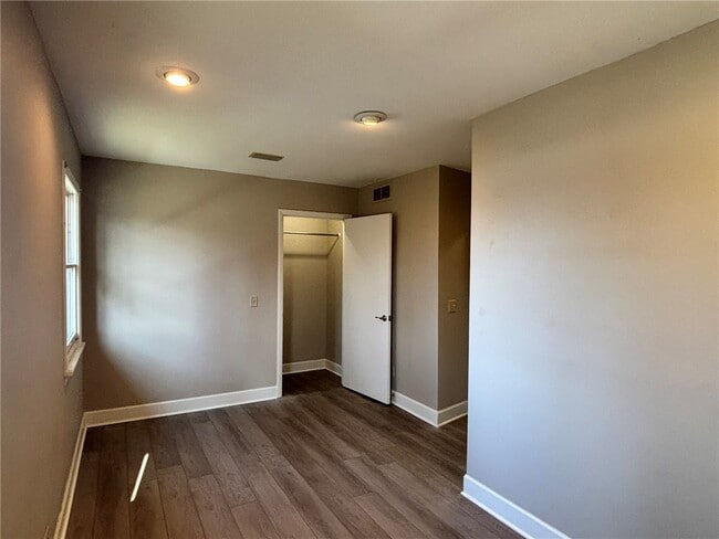 Building Photo - 1289 Creek St