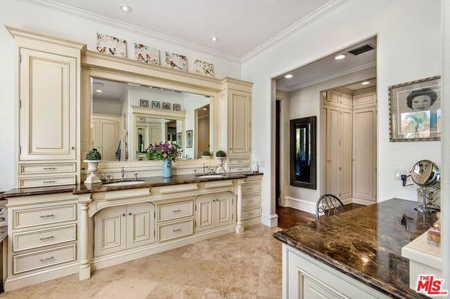 Building Photo - 24908 Bella Vista Dr