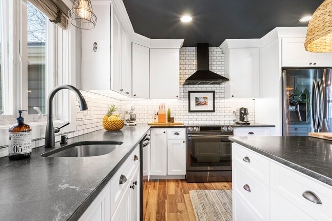 Building Photo - 119 Sycamore St