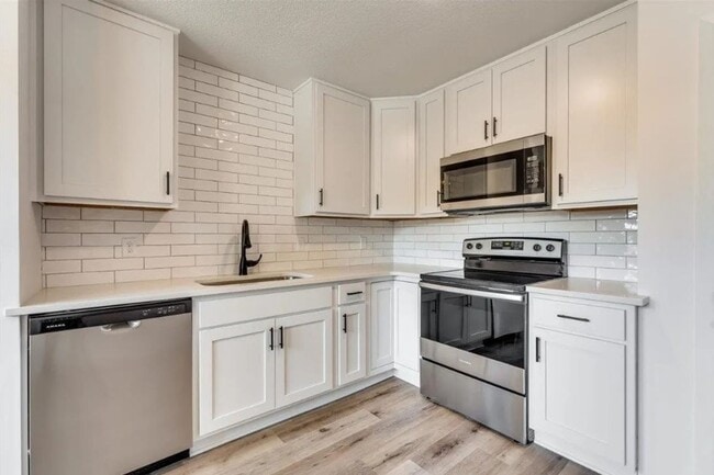 Building Photo - 2920 W Hadden St