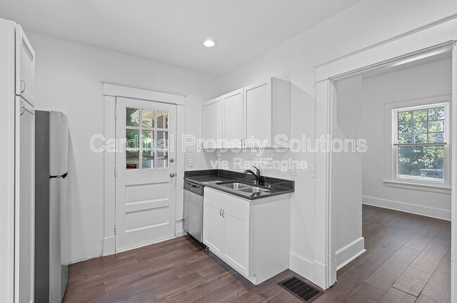 Building Photo - 5622 Prentice St