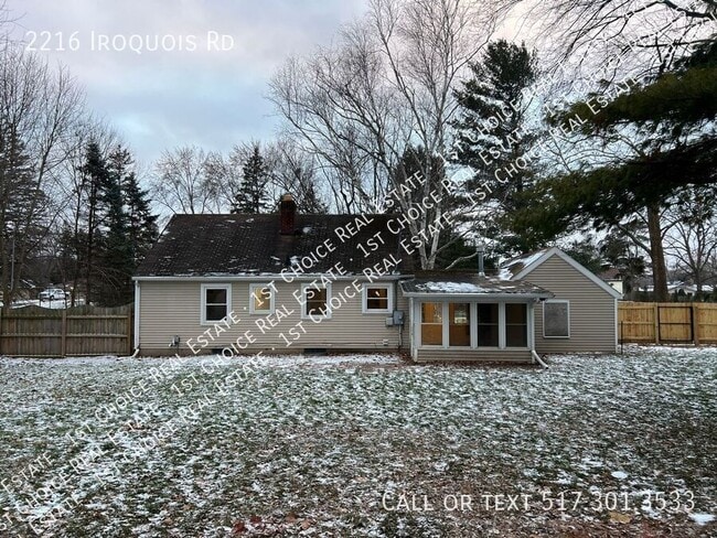 Building Photo - 2216 Iroquois Rd