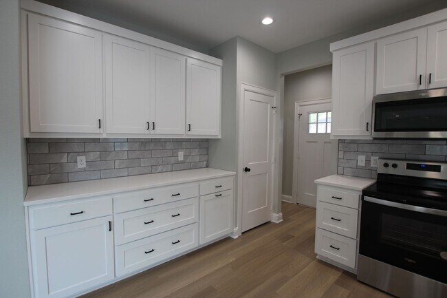 Building Photo - Coming Soon! 3 Bed 2 Bath Town Home in Tyler, Tx!