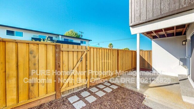Building Photo - 7359 Boris Ct