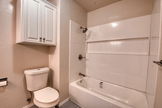 Building Photo - 301 Ellison St