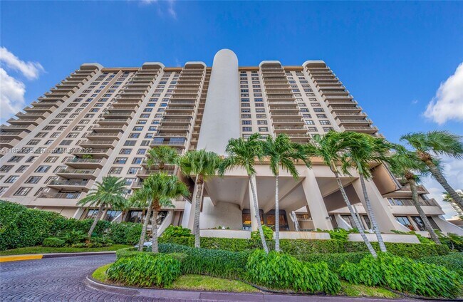 Building Photo - 1800 NE 114th St