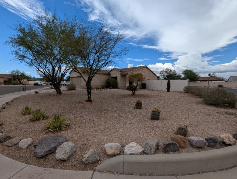 Primary Photo - 5389 S Royal Richmond Dr