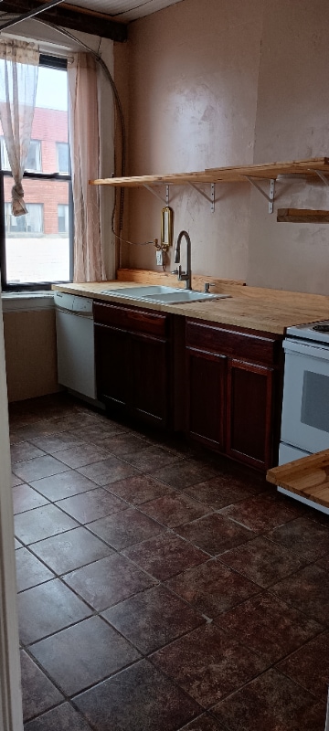 Building Photo - 617 Market St