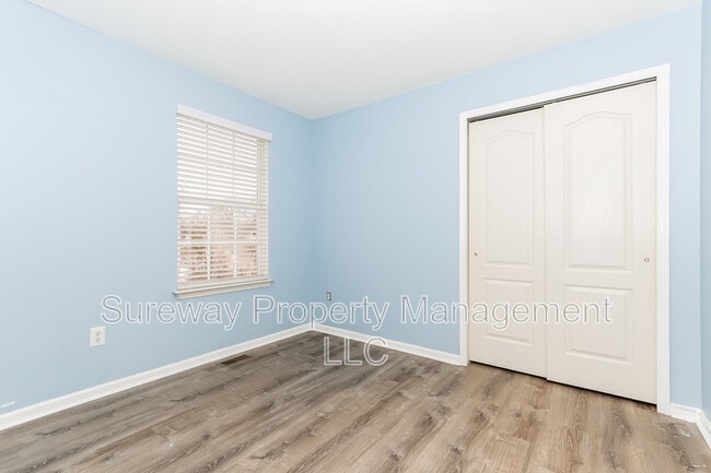 Building Photo - 317 Upas Ave