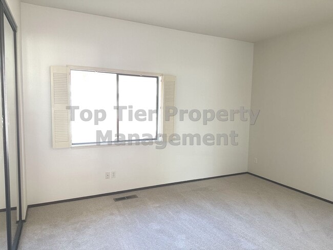 Building Photo - Very nice 2 bed, 2.5 bath, 1,178 sqft Walnut Creek Townhouse in desirable Main Chance Estates Dev...