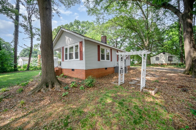 Building Photo - 205 Fite Rd