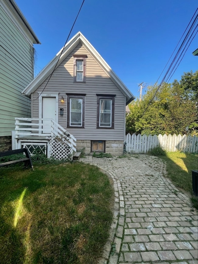 Building Photo - Private 2 Bedroom Cottage with Fenced Yard & In-Unit Laundry – Prime East Side Location!
