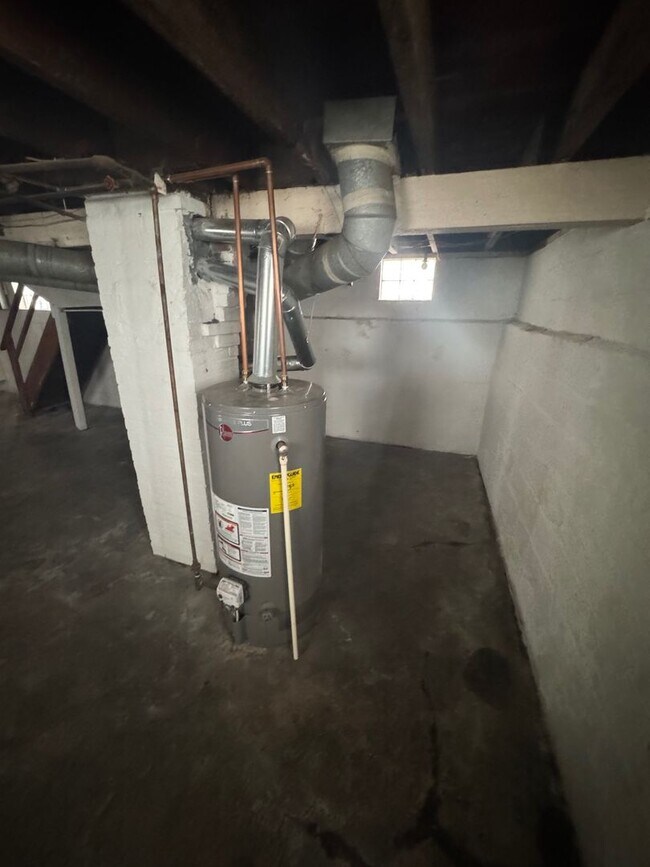 Building Photo - Well-Maintained 3-Bedroom Single-Family Home – $1,450 Rent | Cleveland