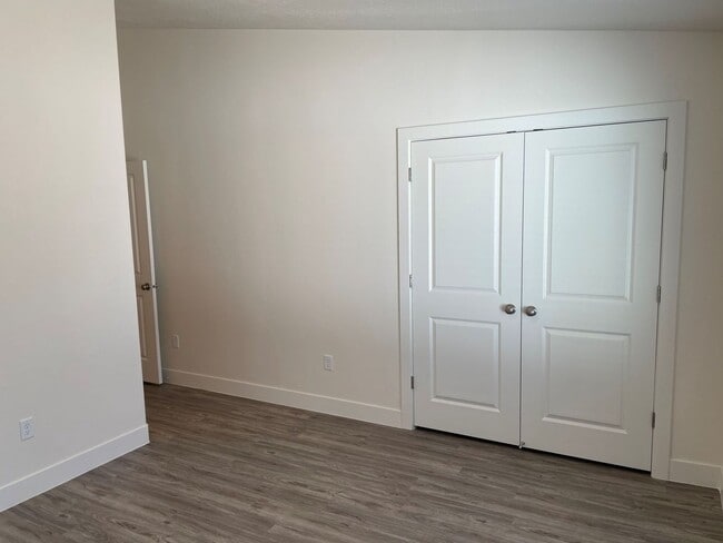 Building Photo - Move-in Discount - 3 bedroom- 2 bath Newer Construction