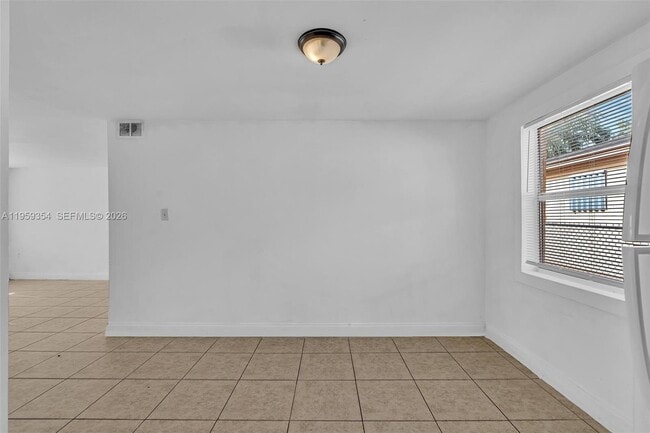 Building Photo - 2800 NW 6th Ct