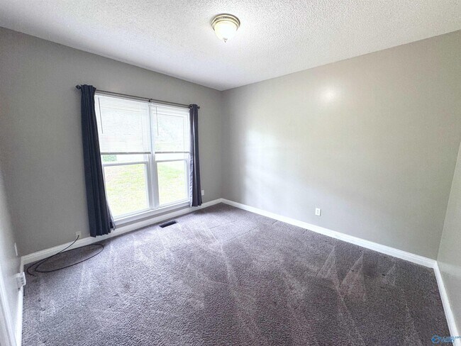 Building Photo - 192 Rosecliff Dr