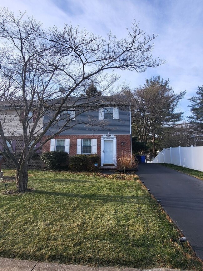 Building Photo - Well Maintained 3 Bedroom Townhome in East Lampeter Township