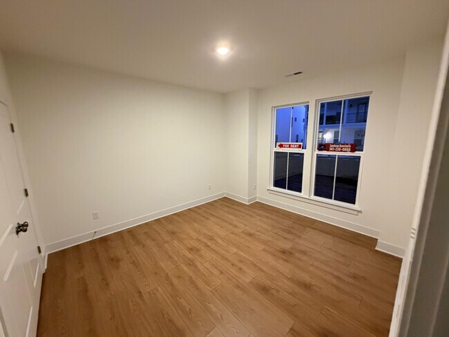 Building Photo - 15345 Sunray Aly