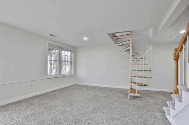 Building Photo - 92 Barrington Ave