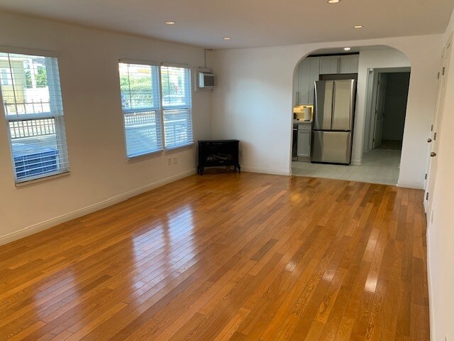 Building Photo - 1260 N Detroit St