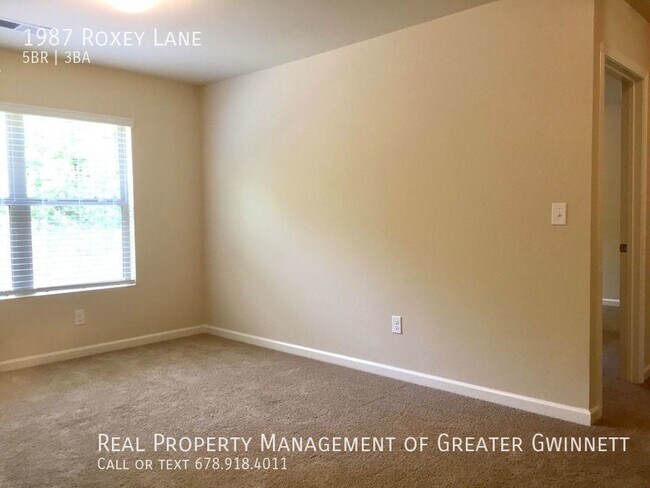 Building Photo - Spacious and Beautiful 5 bedroom Home!