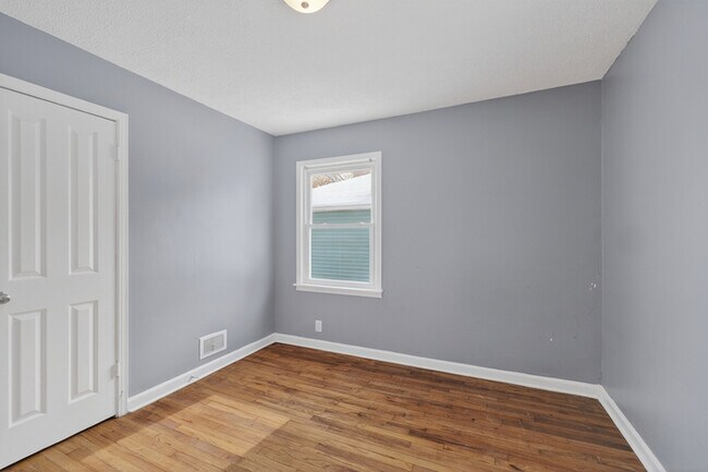 Building Photo - Updated 3-bed Home By Wes Montgomery Park