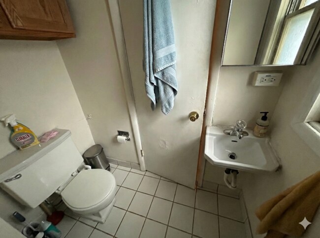 Building Photo - 129 E Gorham St