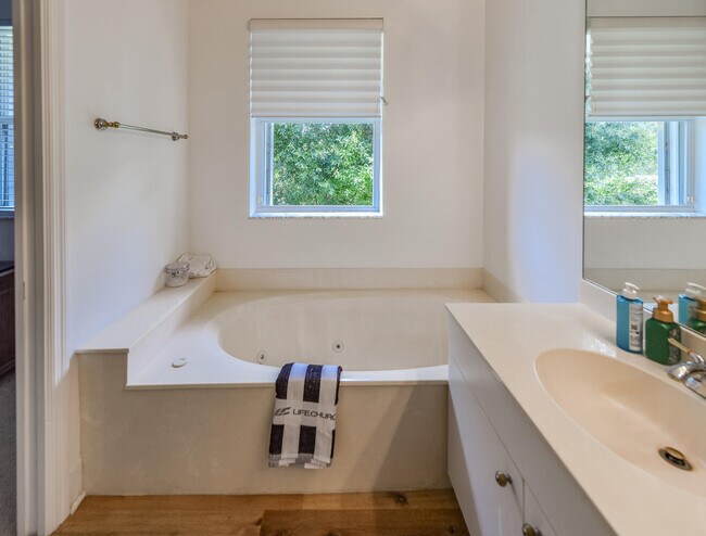 Building Photo - 142 Barefoot Cove