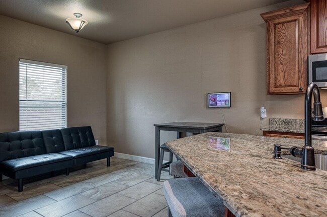 Building Photo - 210 Alyssa Dr