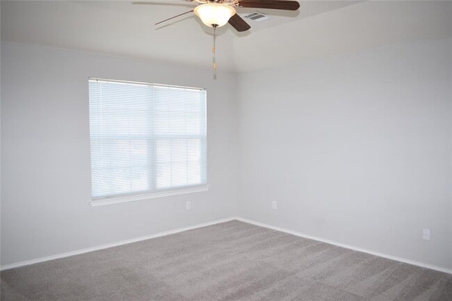 Building Photo - 375 Housefinch Loop