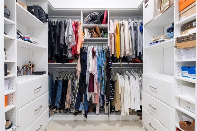 Building Photo - 4507 Hillingdam Rd