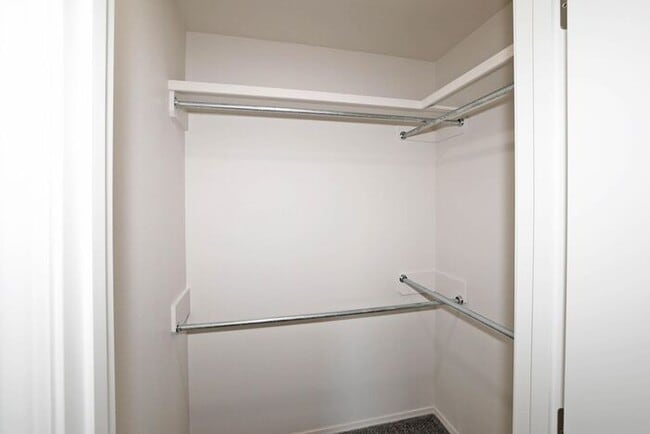 Building Photo - 7628 Woodford Ave