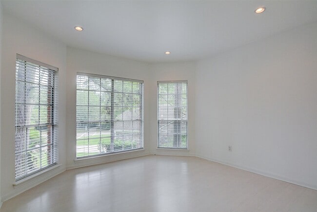 Building Photo - 10 E Indian Sage Cir