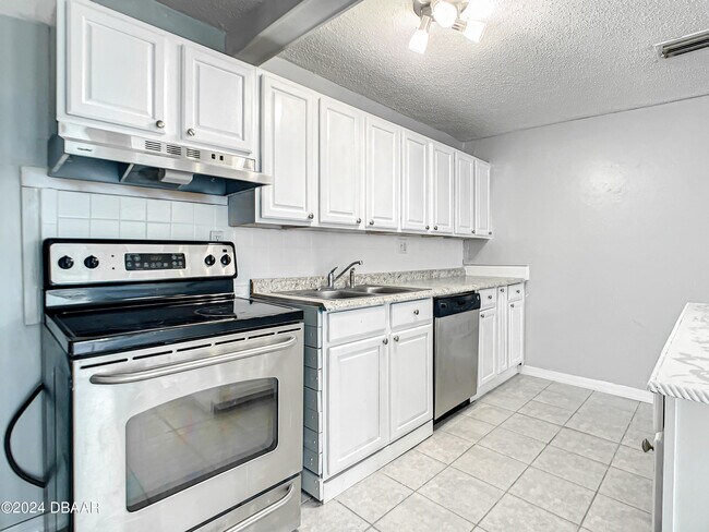 Building Photo - 152 Ponce De Leon Dr