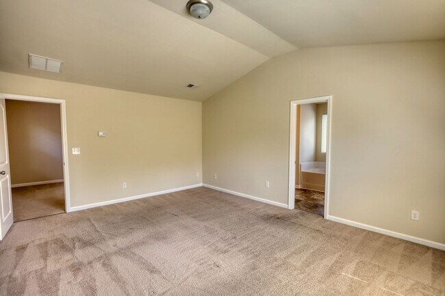Building Photo - Charming 3BR House in Hampton