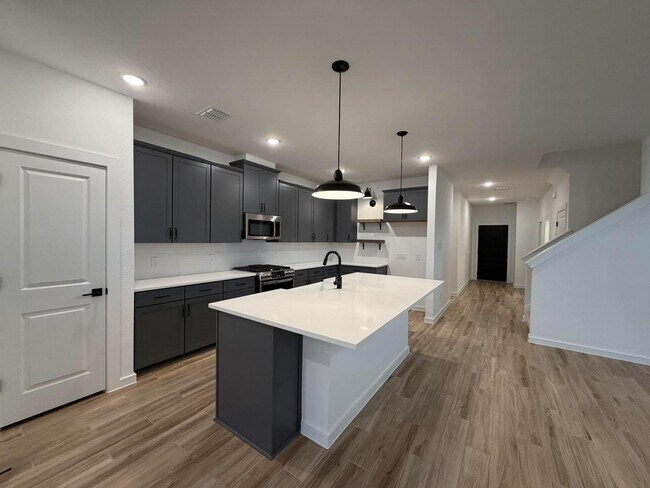 Building Photo - 8407 Tranquil Bay Ct