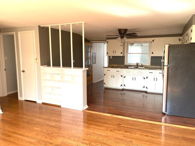 Building Photo - 4916 S Lorel Ave