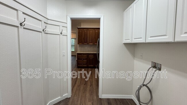 Building Photo - 616 Erin Way