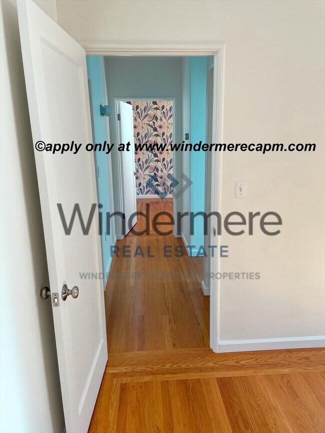 Building Photo - Charming Upper Land Park Home with Vintage...