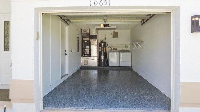 Building Photo - 10651 Buttonwood Lake Dr