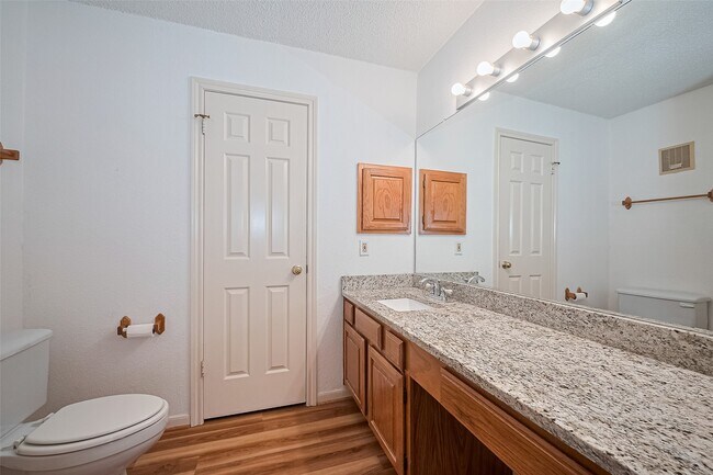 Building Photo - 1311 Antoine Dr