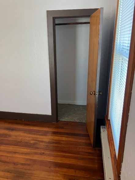 Building Photo - 0 Oakwood Ave