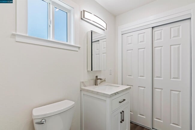 Building Photo - 953 Cheyenne Dr