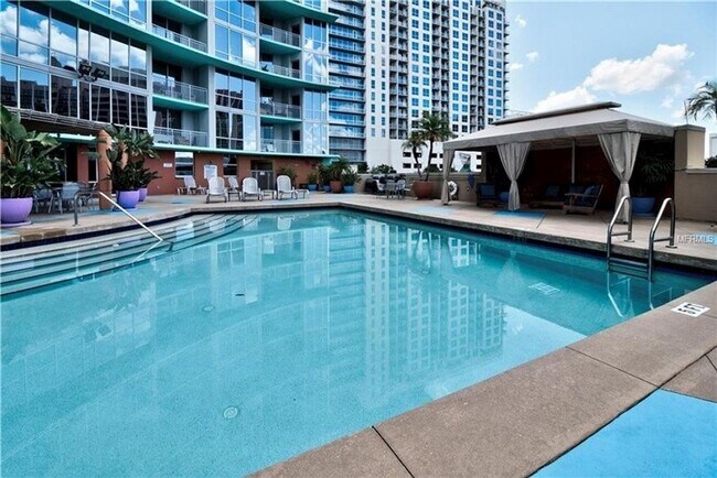 Building Photo - Beautiful Newly Renovated 2/2 Condo at The Waverly on Lake Eola in Downtown Orlando