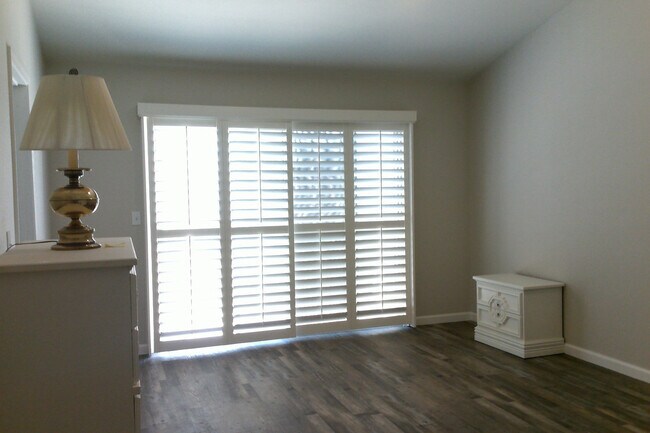 Building Photo - 1923 E Desert Island Dr