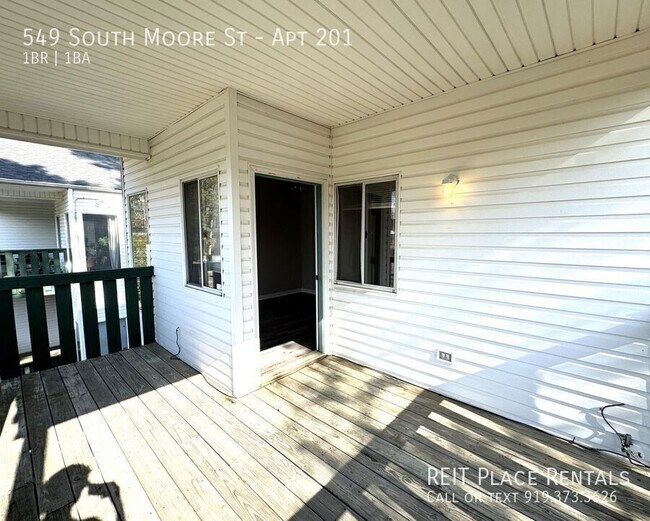 Building Photo - 549 S Moore St