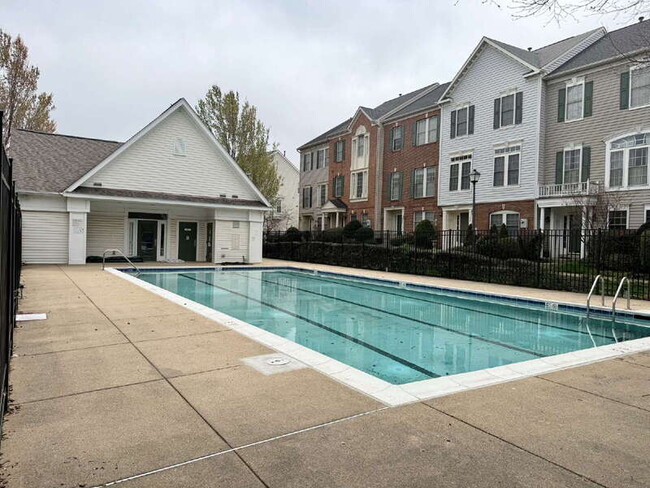 Building Photo - 978 Harrison Cir