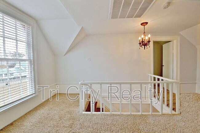 Building Photo - 115 Church Aly