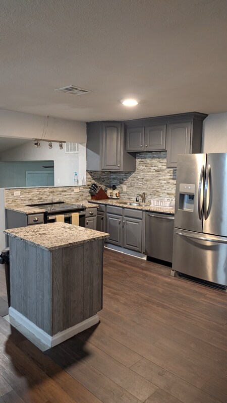 Building Photo - 1004 NE 28th St