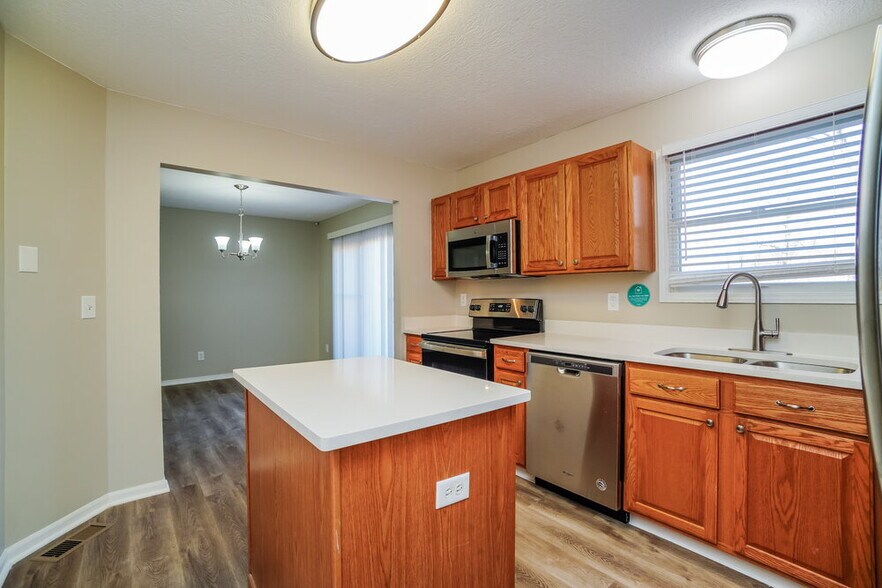 Building Photo - 1041 Oxford Dr N